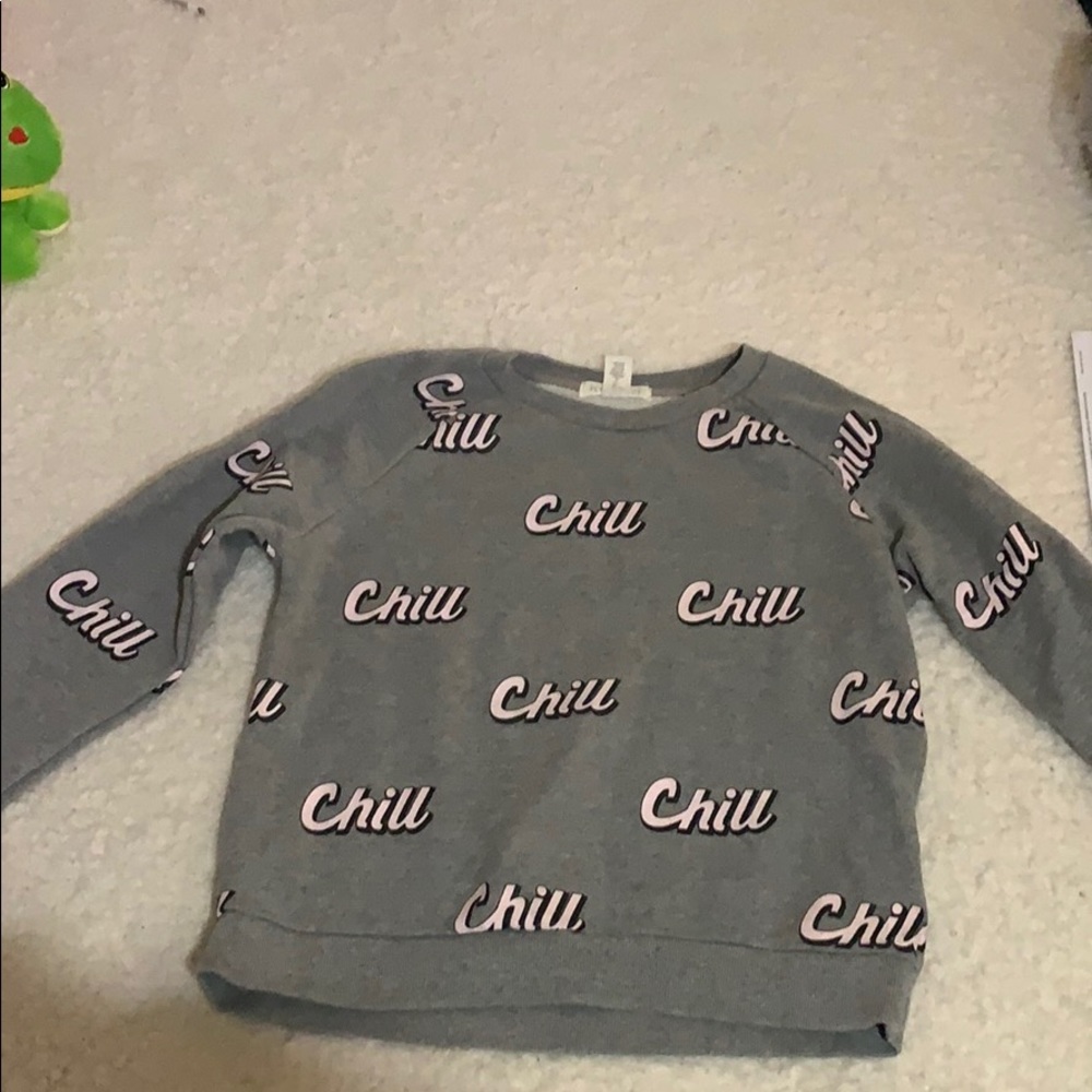 grey sweatshirt